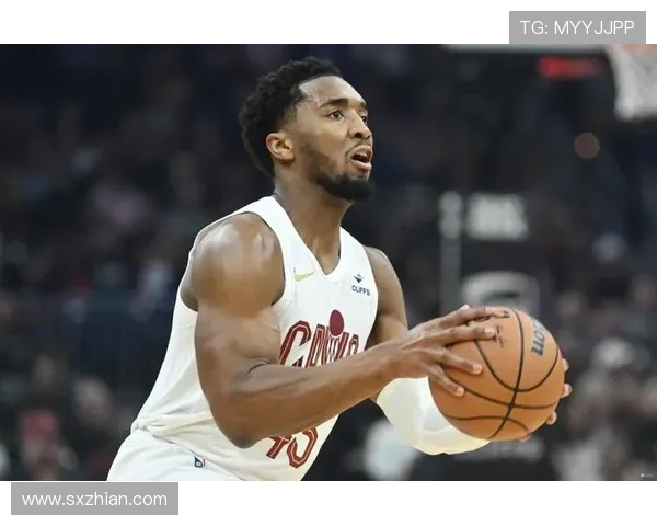 米切尔全场表现亮眼22投11中三分命中率高达36砍下32分9篮板5助攻正负值13